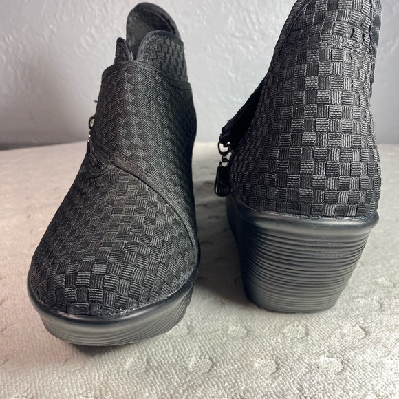 NWOT Bernie Mev Zig Zag Side Zip Ankle Bootie -  In Black - Picture 6 of 16